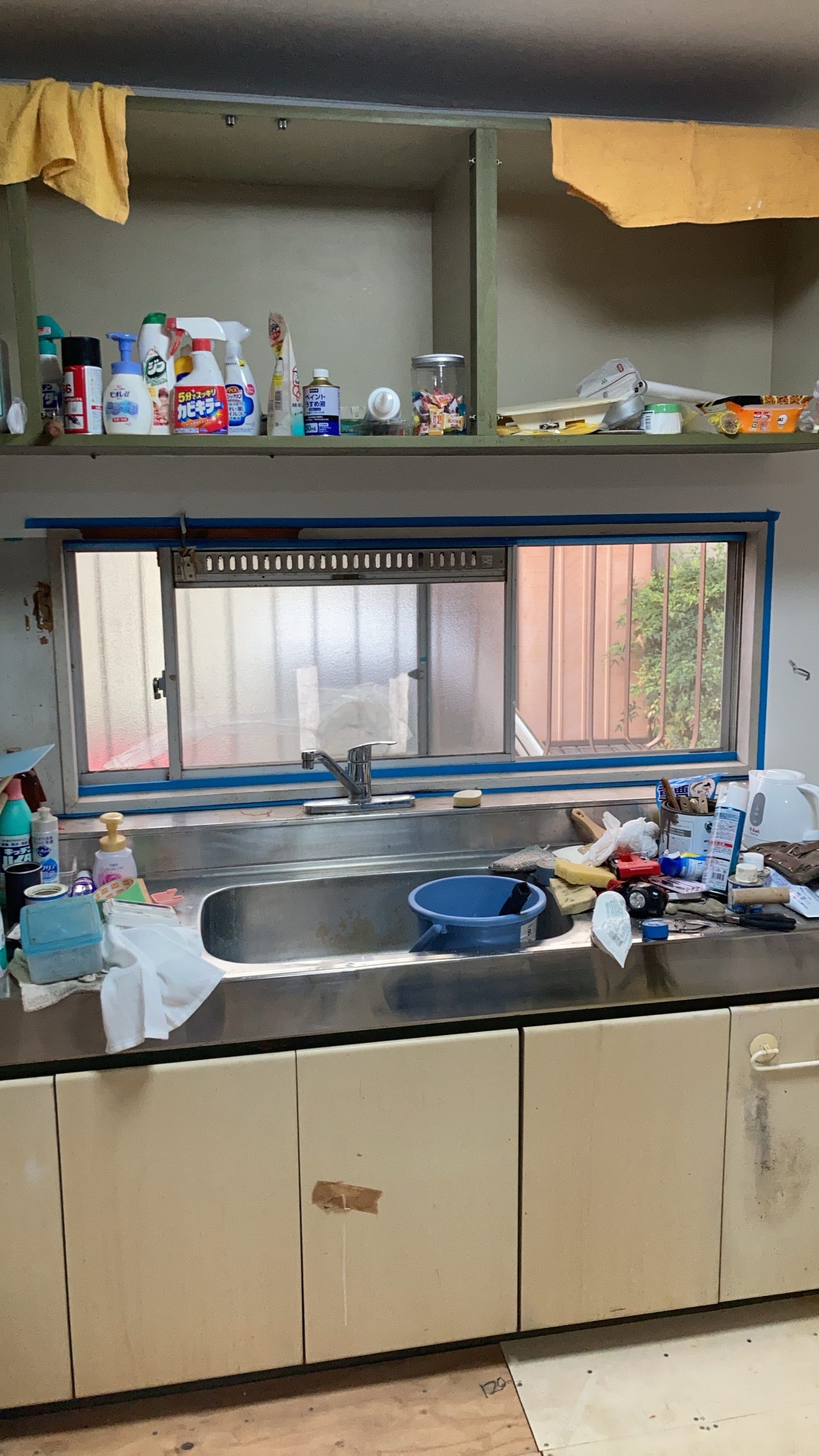 施工前のキッチン扉